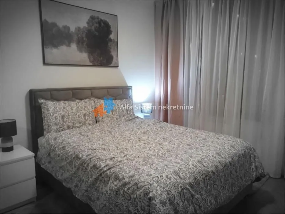 Izdavanje, trosoban stan, 72m², Savski Venac, Beograd