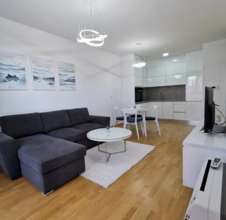 Izdavanje, jednosoban stan, 50m², Bečići, Budva