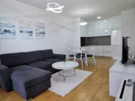 Izdavanje, jednosoban stan, 50m², Bečići, Budva - image 1