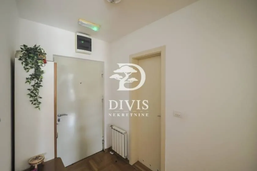 Prodaja, dvosoban stan, 78m², Vojvode Vlahovica, Beograd