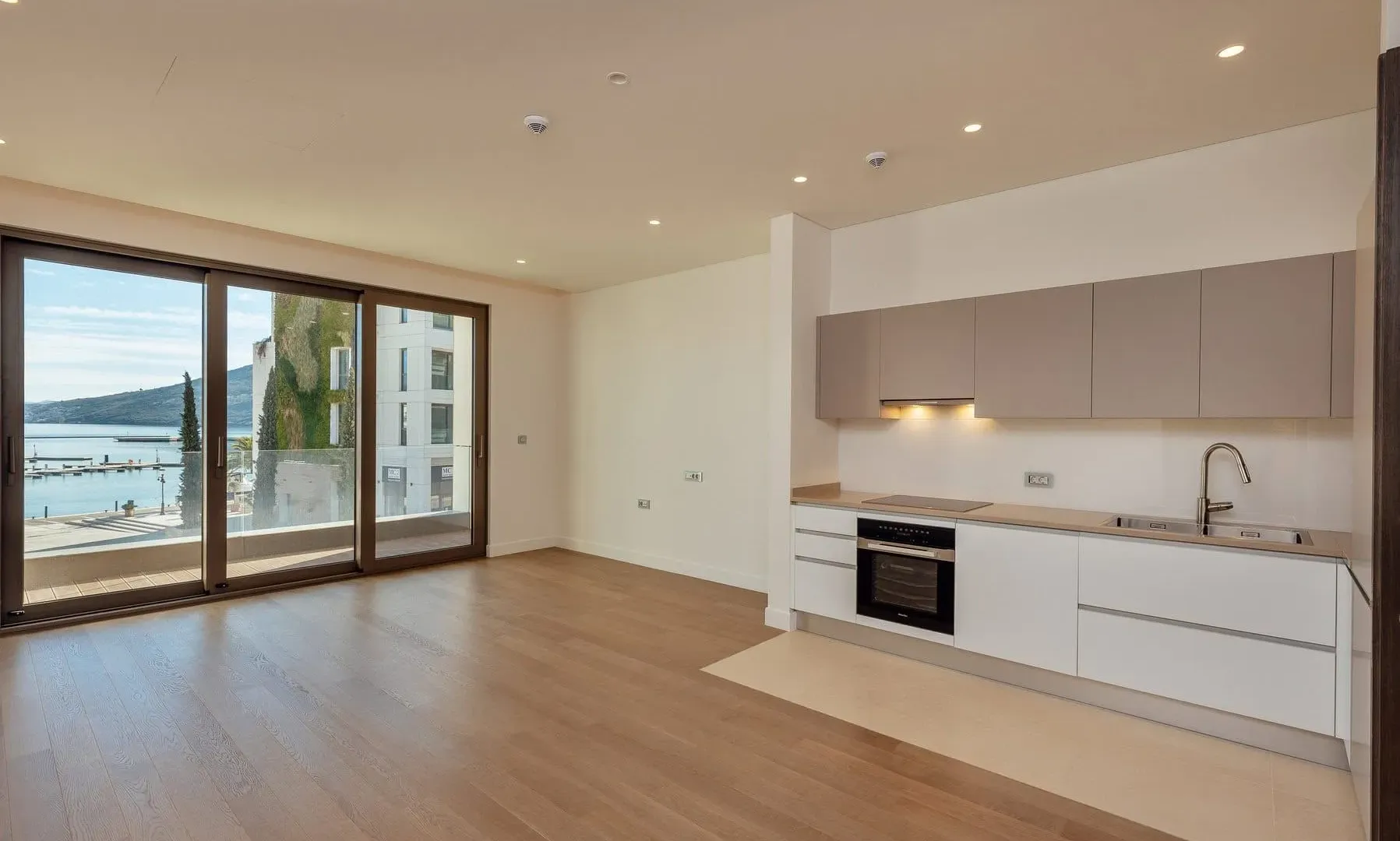 Prodaja, jednosoban stan, 82m², Portonovi, Herceg Novi