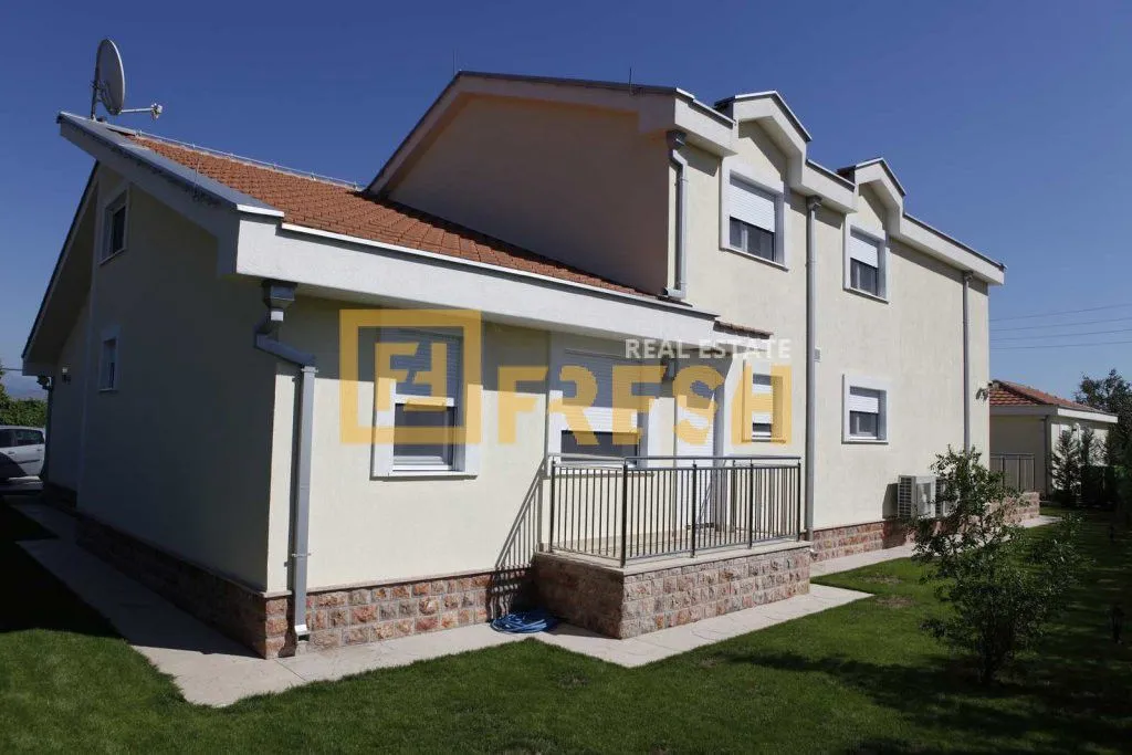 Prodaja, kuća, 304m², Kokoti, Podgorica