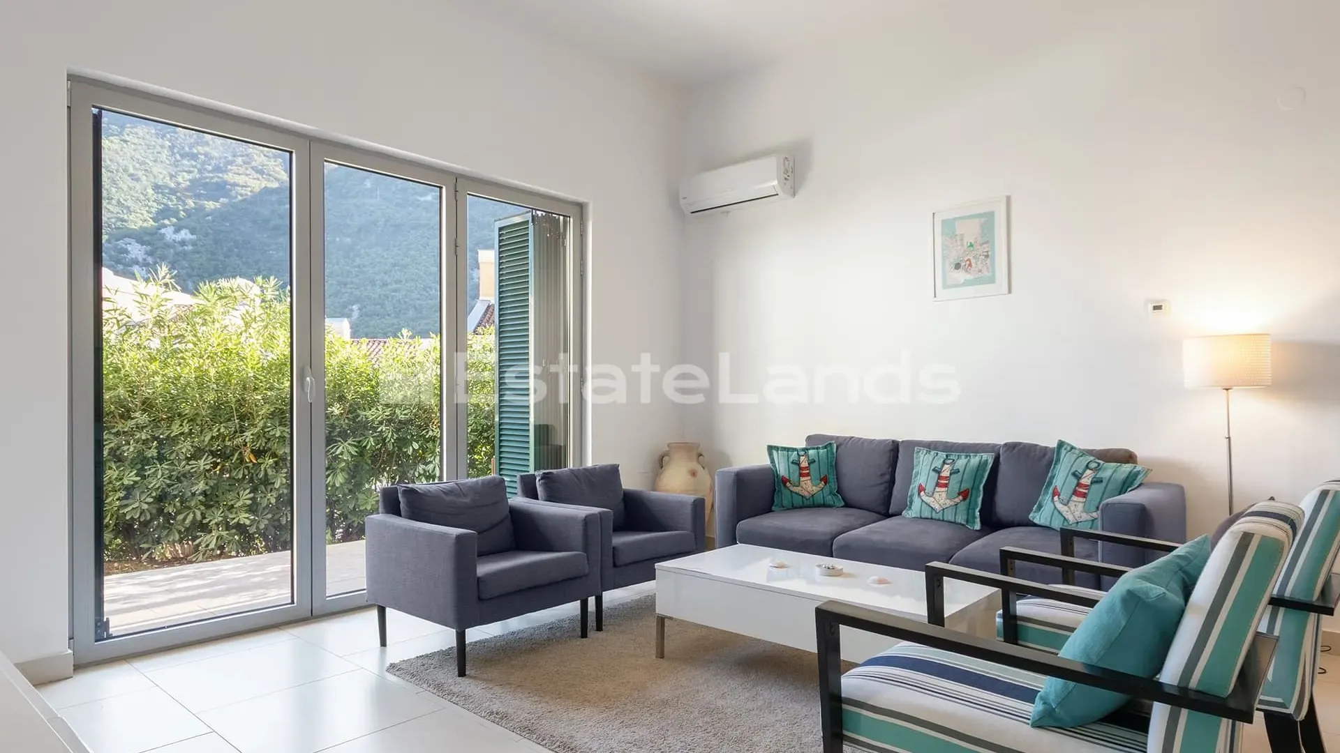 Sale, two bedroom apartment, 84m², Morinj, Kotor