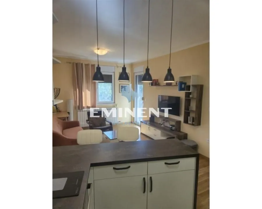 Izdavanje, dvosoban stan, 37m², Zemun Sve Podlokacije, Beograd