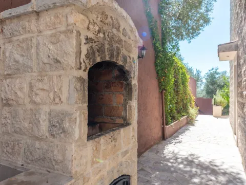 Izdavanje, kuća, 150m², Reževići, Budva - image 24