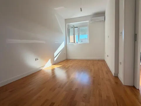 Prodaja, jednosoban stan, 35m², Centar, Bar - image 3