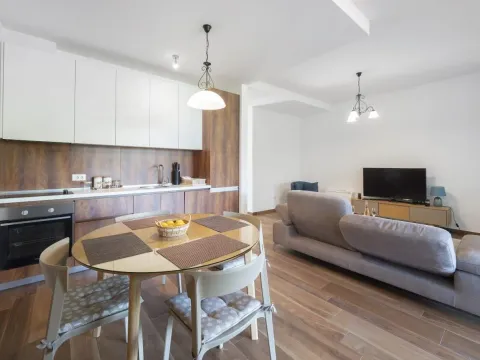 Izdavanje, dvosoban stan, 90m², Budva, Crna Gora - image 3