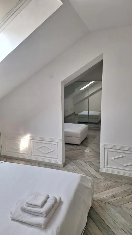 Rent, four bedroom apartment, 270m², Kalenić Pijaca, Vračar Sve Podlokacije