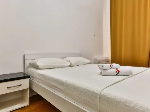 Izdavanje, dvosoban stan, 77m², Centar, Budva - image 10