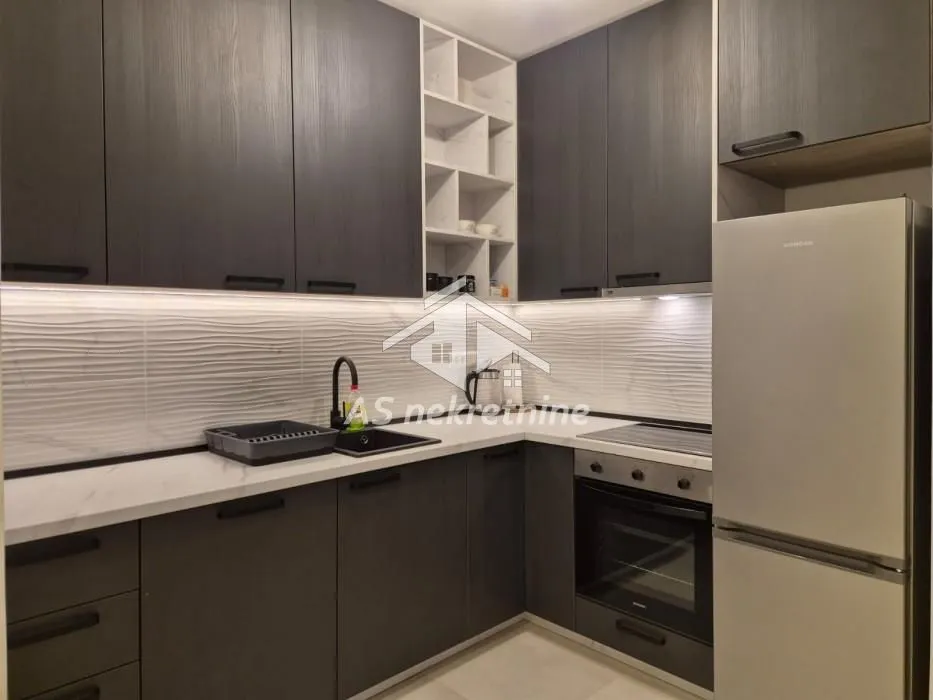 Izdavanje, trosoban stan, 95m², Trošarina, Voždovac Sve Podlokacije