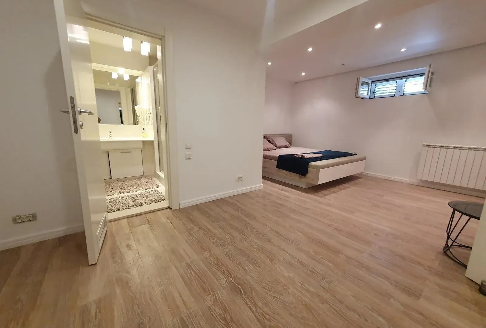 Prodaja, dvosoban stan, 93m², Kalimanj, Tivat