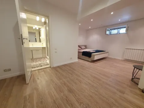 Sale, two bedroom apartment, 93m², Kalimanj, Tivat - image 6