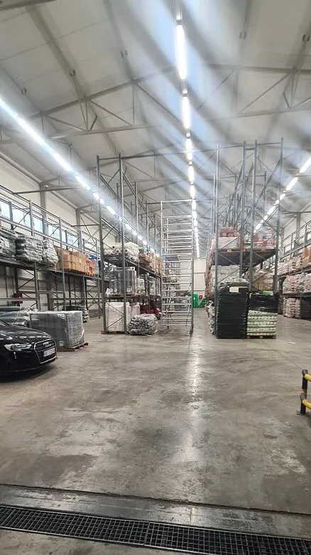 Izdavanje, poslovni prostor, 950m², Zemun Sve Podlokacije, Beograd