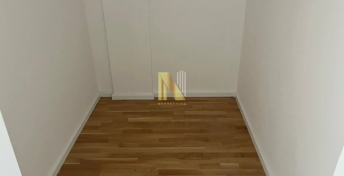 Prodaja, četvorosoban stan, 169m², Petrovaradin, Novi Sad
