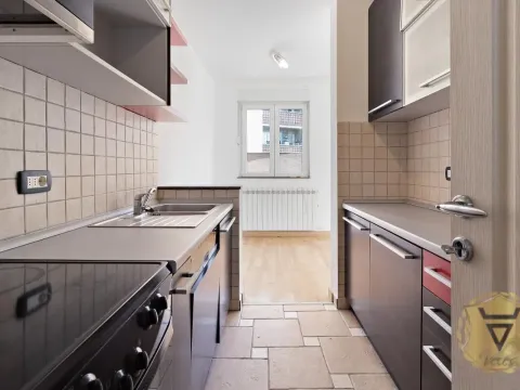 Izdavanje, trosoban stan, 128m², Stari Grad, Beograd - image 2