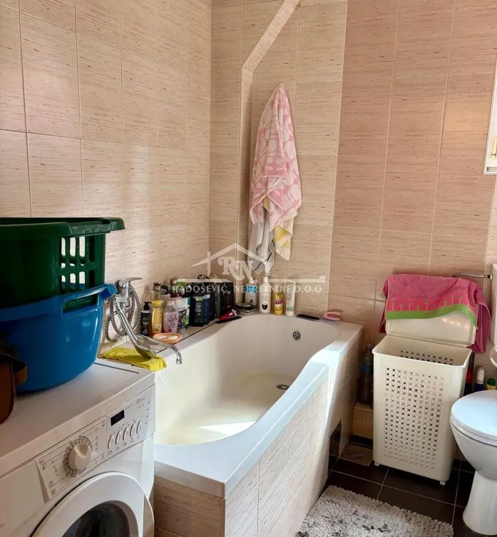 Prodaja, četvorosoban stan, 89m², Petlovo Brdo, Beograd