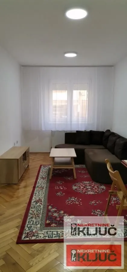 Izdavanje, dvosoban stan, 37m², Bulevar Oslobodjenja, Novi Sad Sve Podlokacije