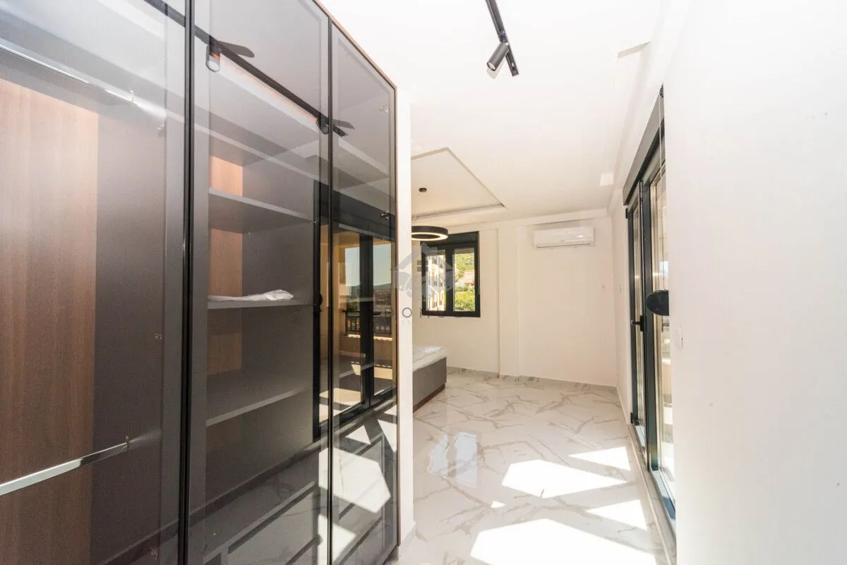 Rent, one bedroom apartment, 60m², Tivat, Crna Gora
