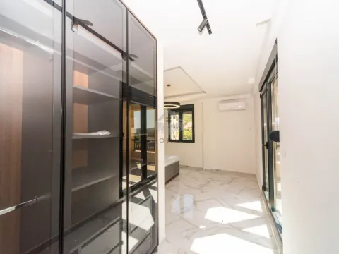 Izdavanje, jednosoban stan, 60m², Tivat, Crna Gora - image 9