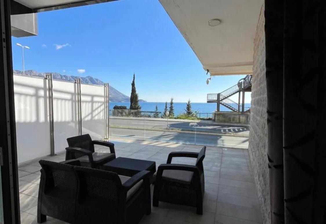 Rent, one bedroom apartment, 75m², Bečići, Budva