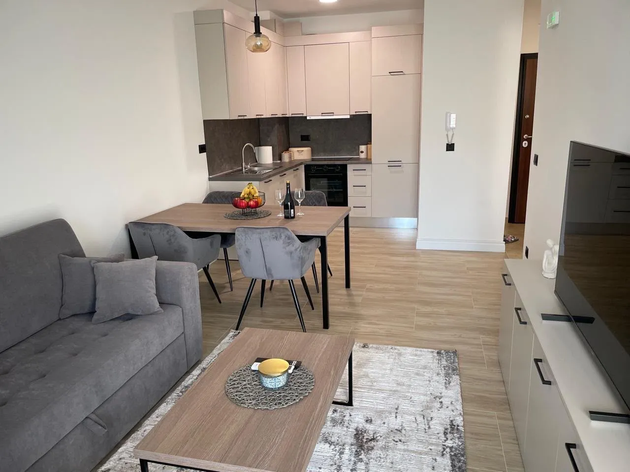 Rent, one bedroom apartment, 46m², Radanovići, Kotor