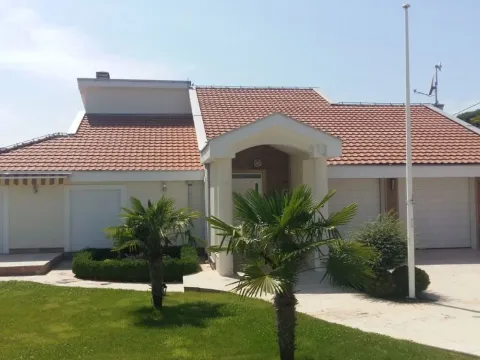 Sale, house, 250m², Donji Kokoti, Podgorica - image 26