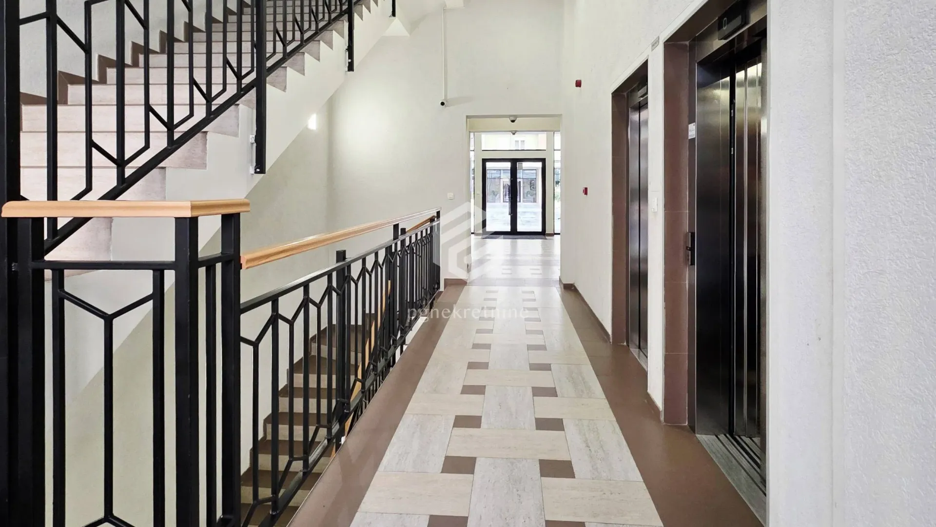 Sale, office space, 3m², Central Point, Podgorica