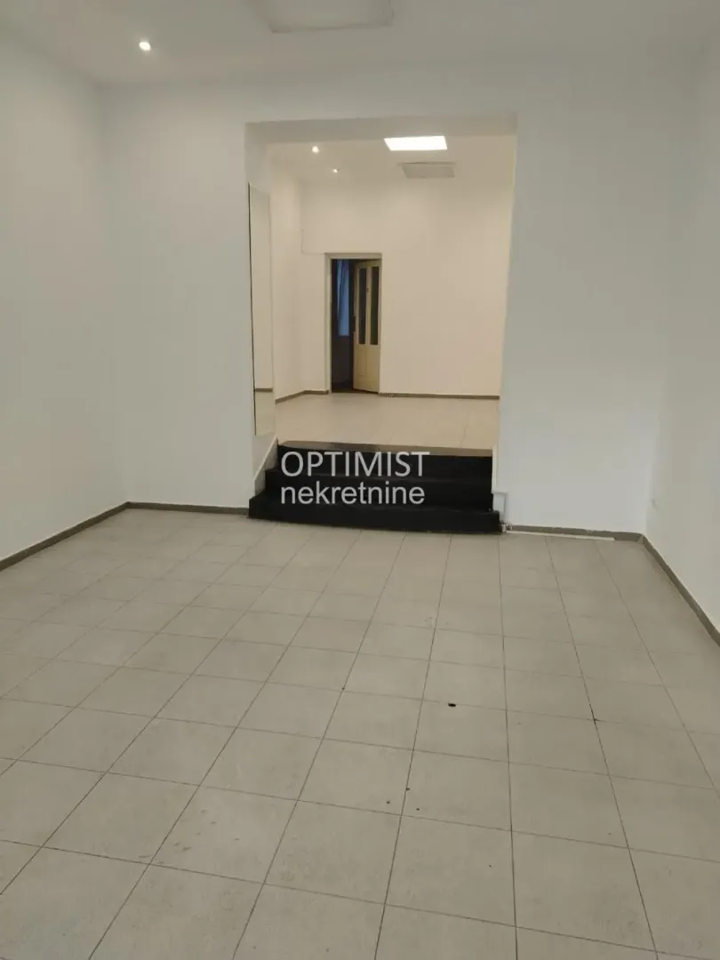Izdavanje, poslovni prostor, 58m², Đeram Pijaca, Beograd