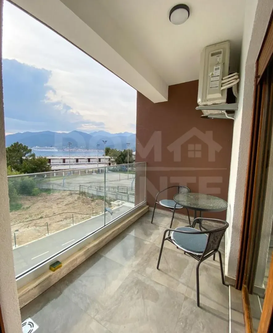 Izdavanje, jednosoban stan, 40m², Tivat, Crna Gora