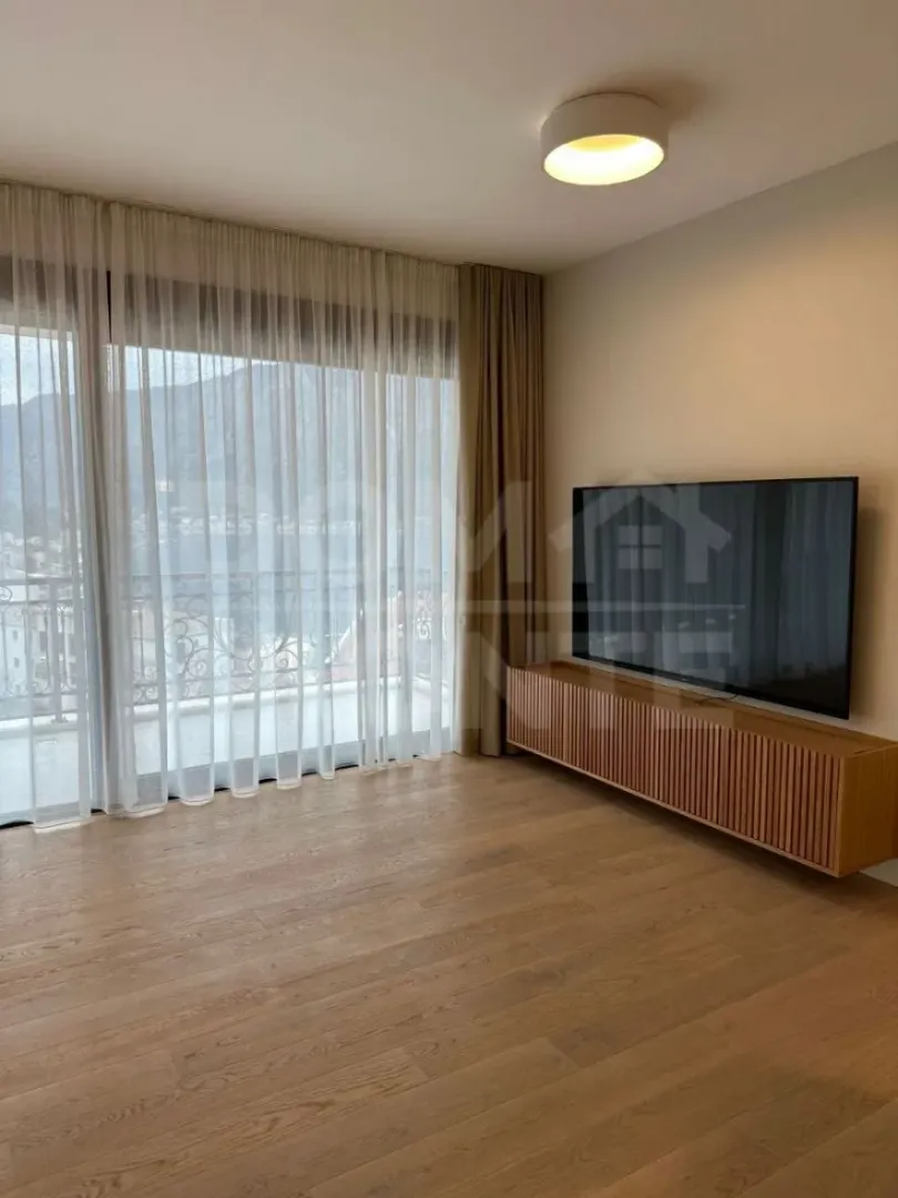 Prodaja, četvorosoban stan, 81m², Dobrota, Kotor