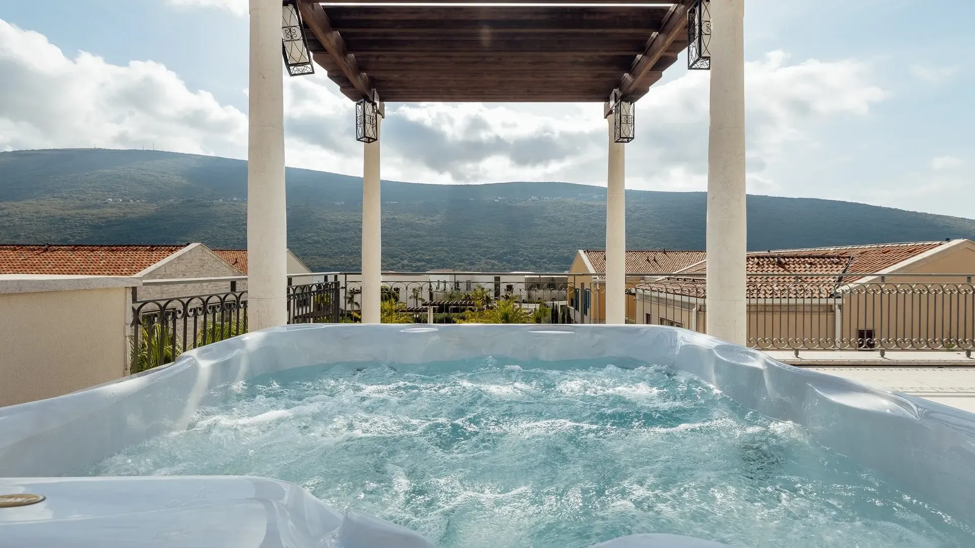 Prodaja, kuća, 325m², Portonovi, Herceg Novi