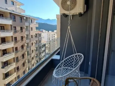 Sale, one bedroom apartment, 44m², Bečići, Budva - image 2