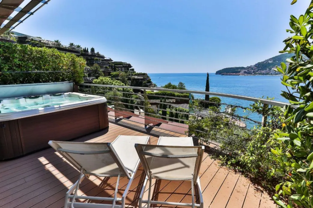 Izdavanje, dvosoban stan, 138m², Bečići, Budva