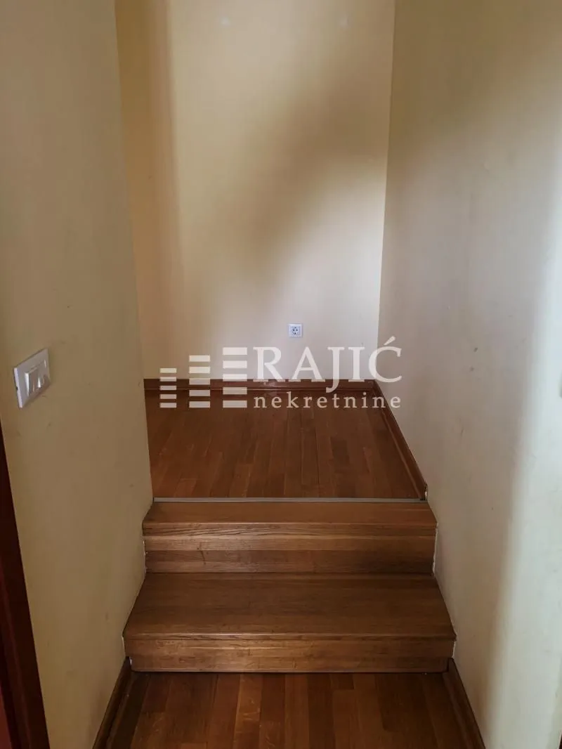 Izdavanje, trosoban stan, 90m², Savski Venac, Beograd
