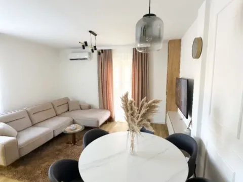 Rent, two bedroom apartment, 64m², Cetinje, Crna Gora - image 10