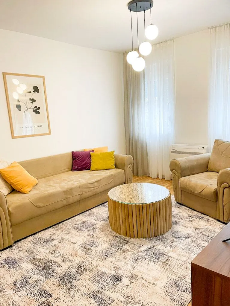 Izdavanje, dvosoban stan, 87m², Malo Brdo, Podgorica
