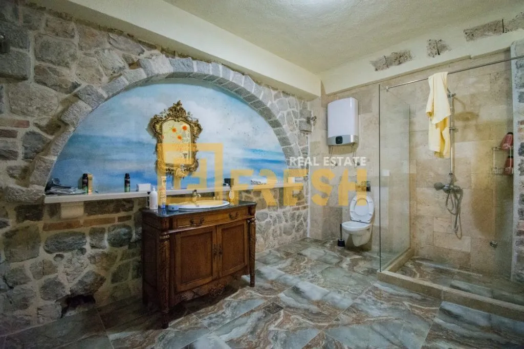 Sale, office space, 300m², Mareza, Podgorica