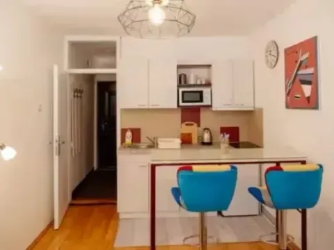 Izdavanje, jednosoban stan, 55m2, Blok 5, Podgorica