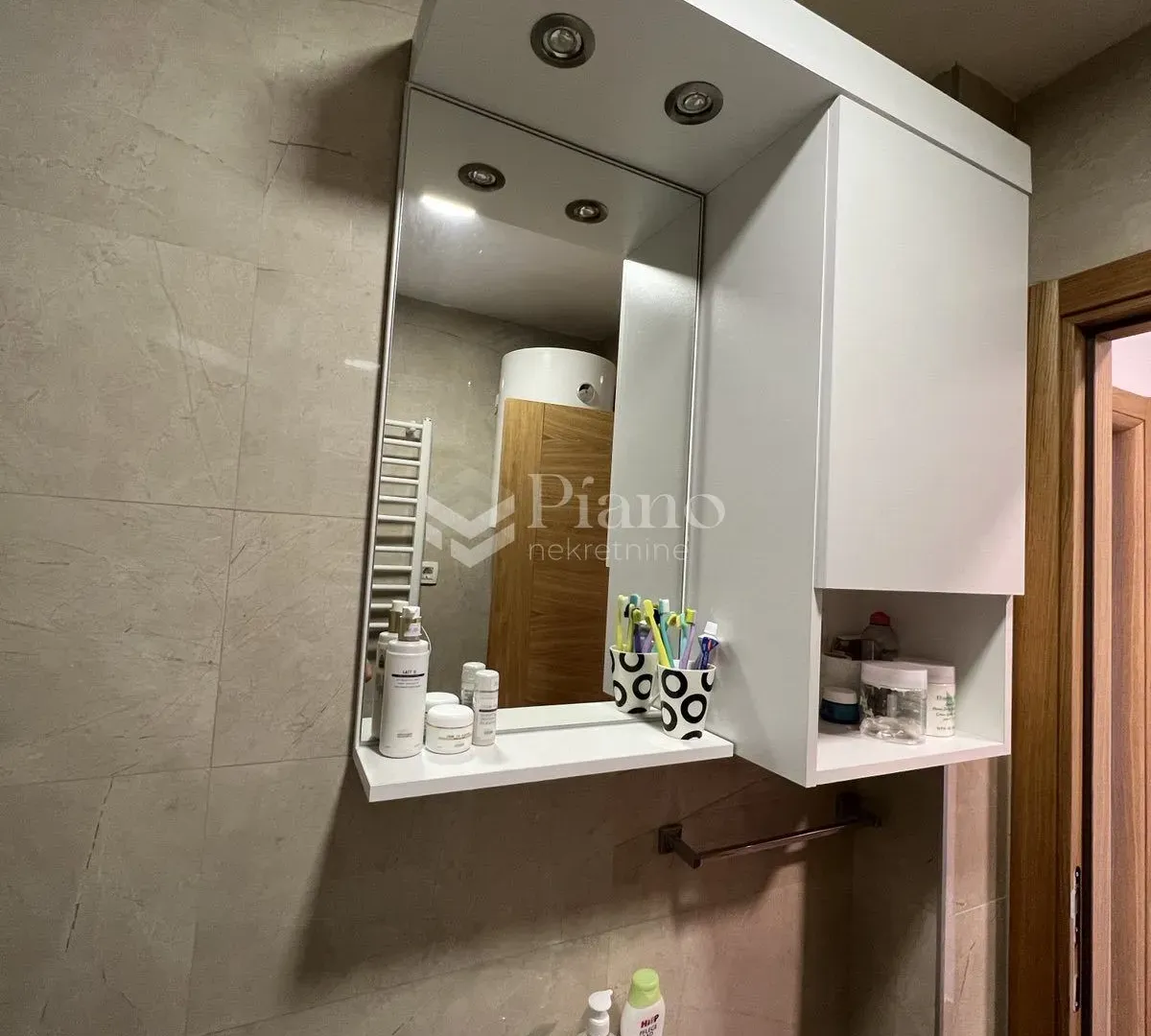 Izdavanje, jednosoban stan, 40m², Blok 9, Podgorica