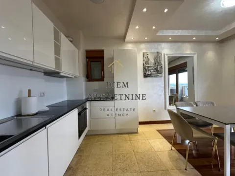 Izdavanje, četvorosoban stan, 130m², Centar, Podgorica - image 10