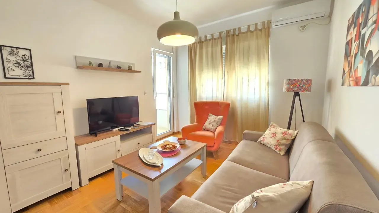 Rent, one bedroom apartment, 47m², Budva, Crna Gora