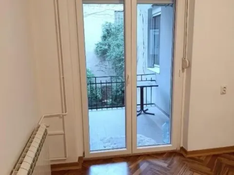 Izdavanje, trosoban stan, 80m², Lion, Zvezdara Sve Podlokacije