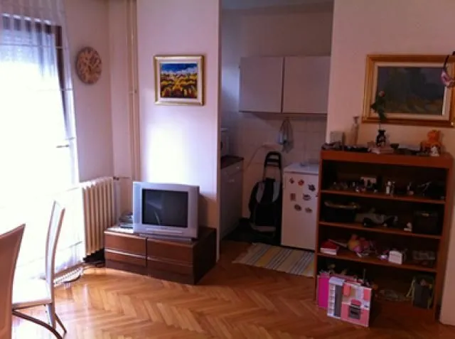 Izdavanje, četvorosoban stan, 117m², Kalenić Pijaca, Vračar Sve Podlokacije