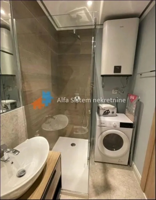 Izdavanje, dvosoban stan, 43m², Vračar Sve Podlokacije, Beograd