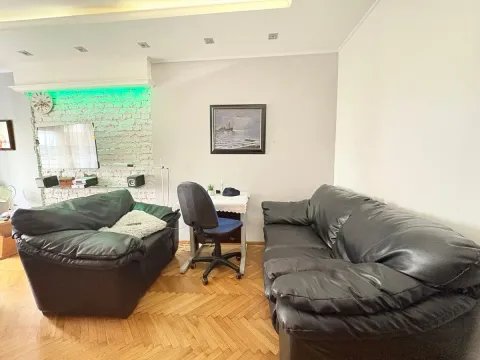 Izdavanje, trosoban stan, 44m², Kalenić Pijaca, Vračar Sve Podlokacije - image 3