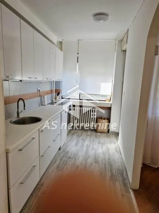 Izdavanje, četvorosoban stan, 102m², Vračar Hram, Vračar Sve Podlokacije