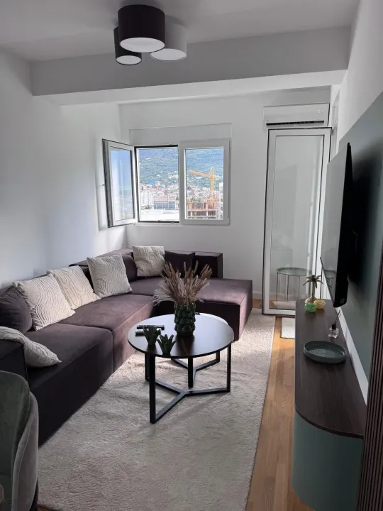 Izdavanje, jednosoban stan, 47m², Centar, Bar