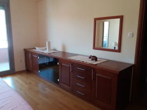 Izdavanje, trosoban stan, 125m², Pod Goricom, Podgorica - image 2