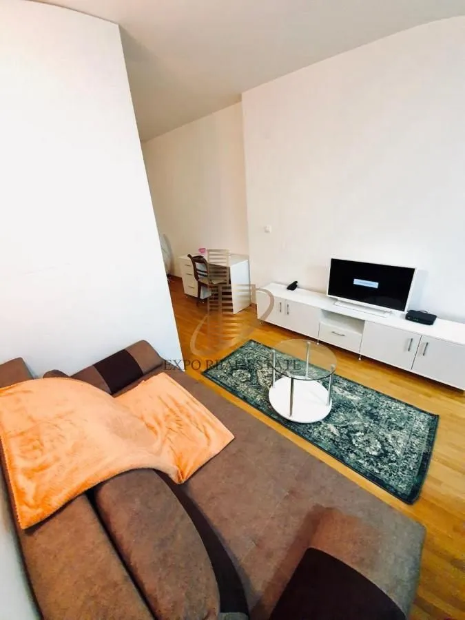 Izdavanje, jednosoban stan, 33m², Zvezdara Sve Podlokacije, Beograd