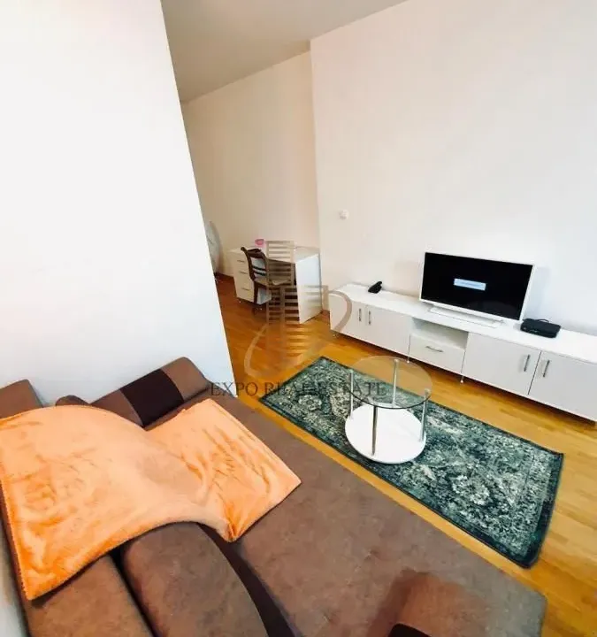 Izdavanje, jednosoban stan, 33m², Zvezdara Sve Podlokacije, Beograd